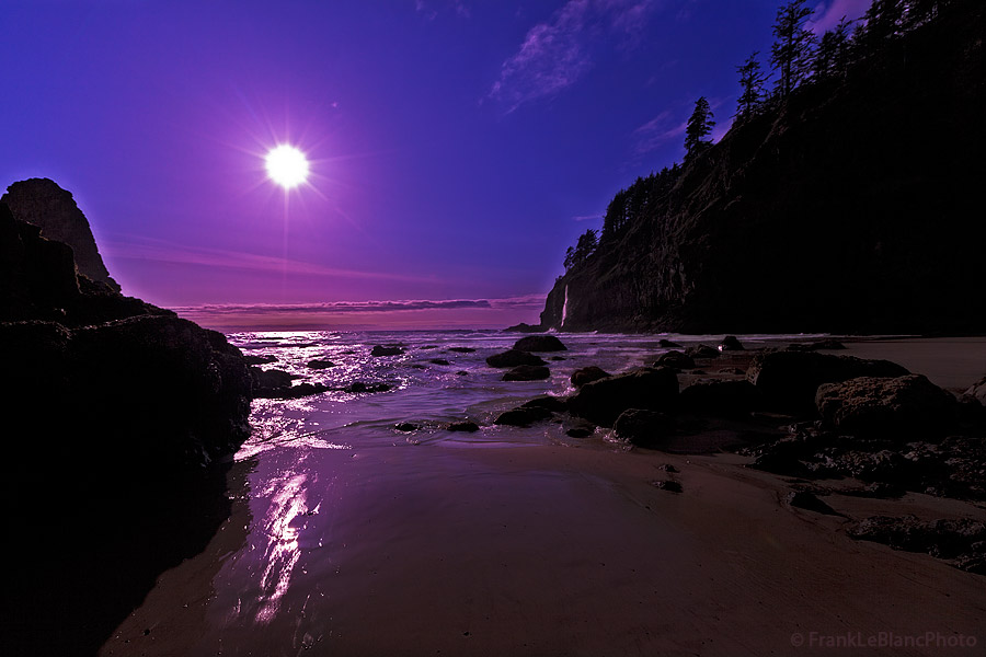 Night has fallen, but the sun is hanging up like the brightest star in heaven. f8 @ 1/1000